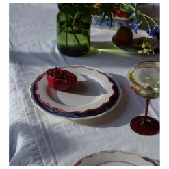 Assiette à dîner Carmine Scalloped | Carmin