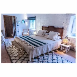 Banquette en bois brut