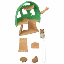 Cabane des bébés et bébé écureuil