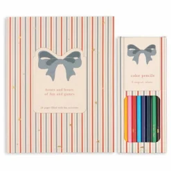 Cahier d'activité avec ses crayons de couleur