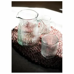 Carafe en verre strié