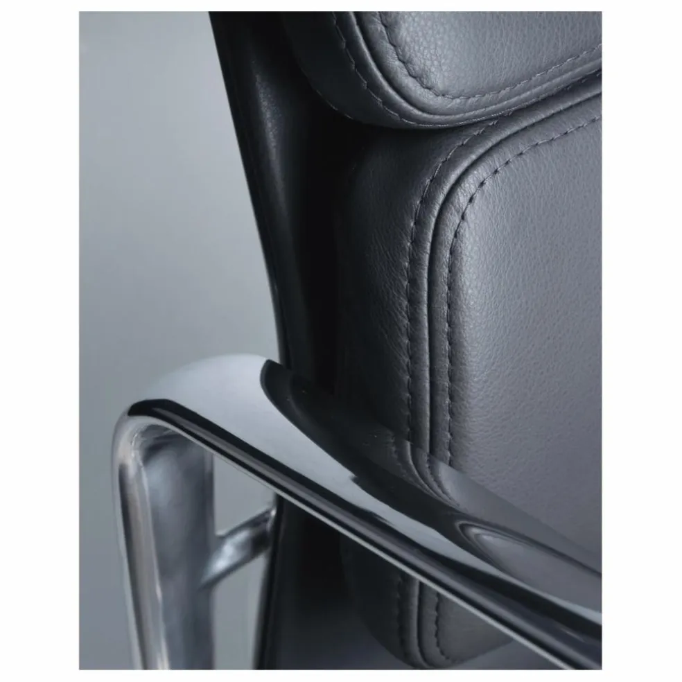 Chaise de bureau Soft Pad chair EA 217 en cuir | Noir