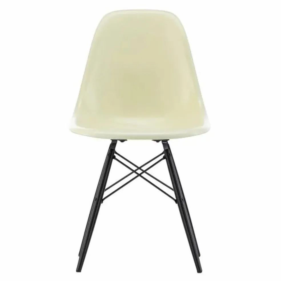 Chaise DSW Fiberglass - piètement en érable - Charles & Ray Eames | Eames Parchment