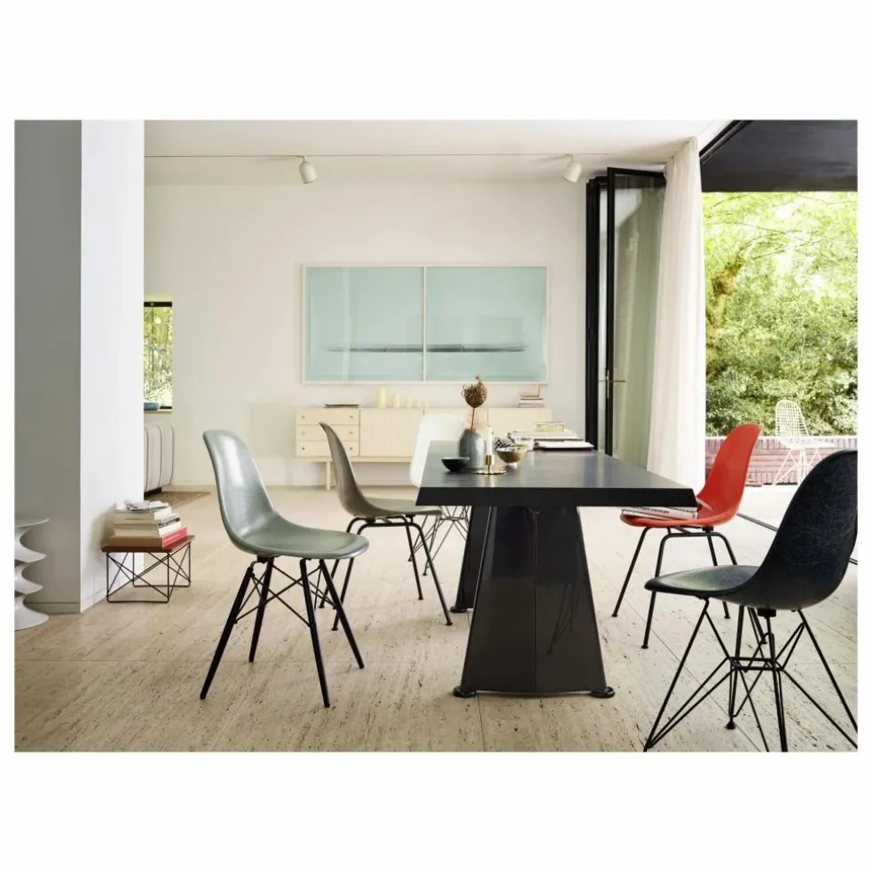 Chaise DSW Fiberglass - piètement en érable - Charles & Ray Eames | Eames Parchment