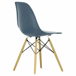 Chaise DSW plastic - piètement érable - Charles & Ray Eames | Bleu de mer
