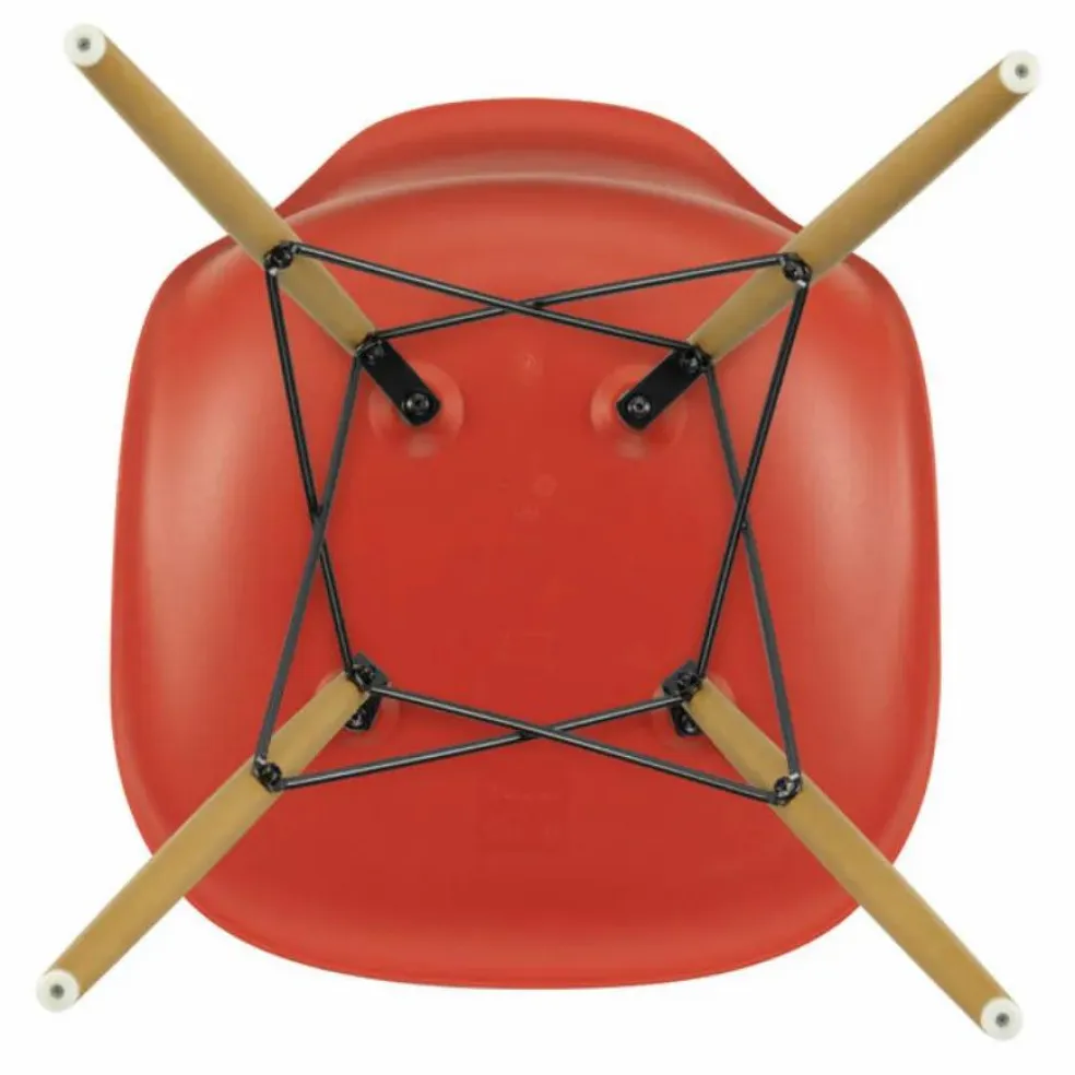 Chaise DSW plastic - piètement érable - Charles & Ray Eames | Rouge coquelicot