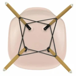 Chaise DSW plastic - piètement érable - Charles & Ray Eames | Rose tendre