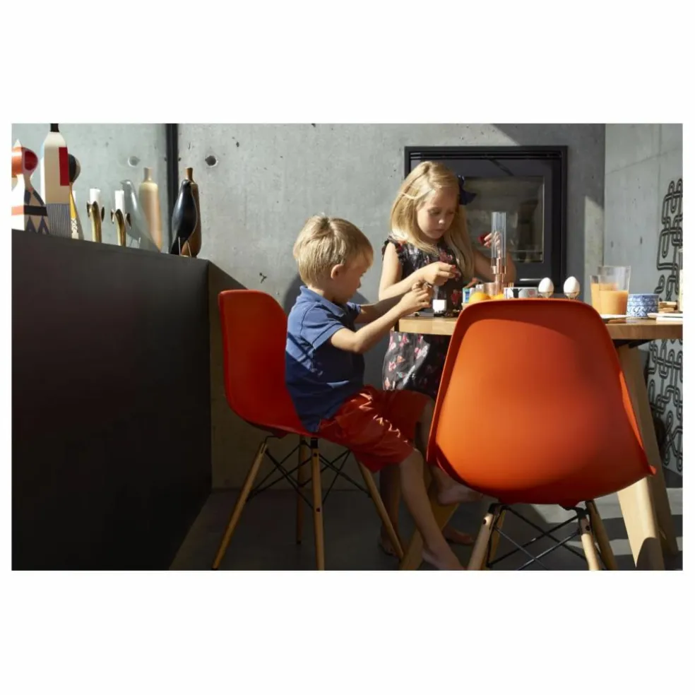 Chaise DSW plastic - piètement érable - Charles & Ray Eames | Orange Rouille