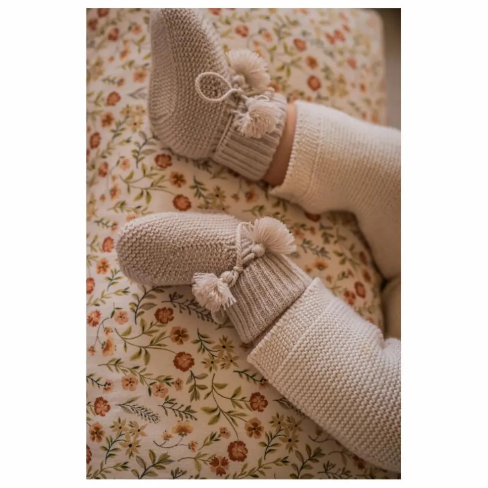 Chaussons en tricot et pochon brodé | Gris perle