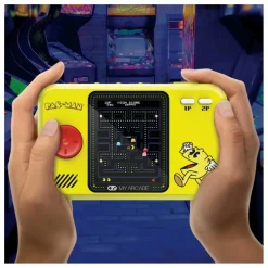 Console de jeux avec son étui Pac-Man