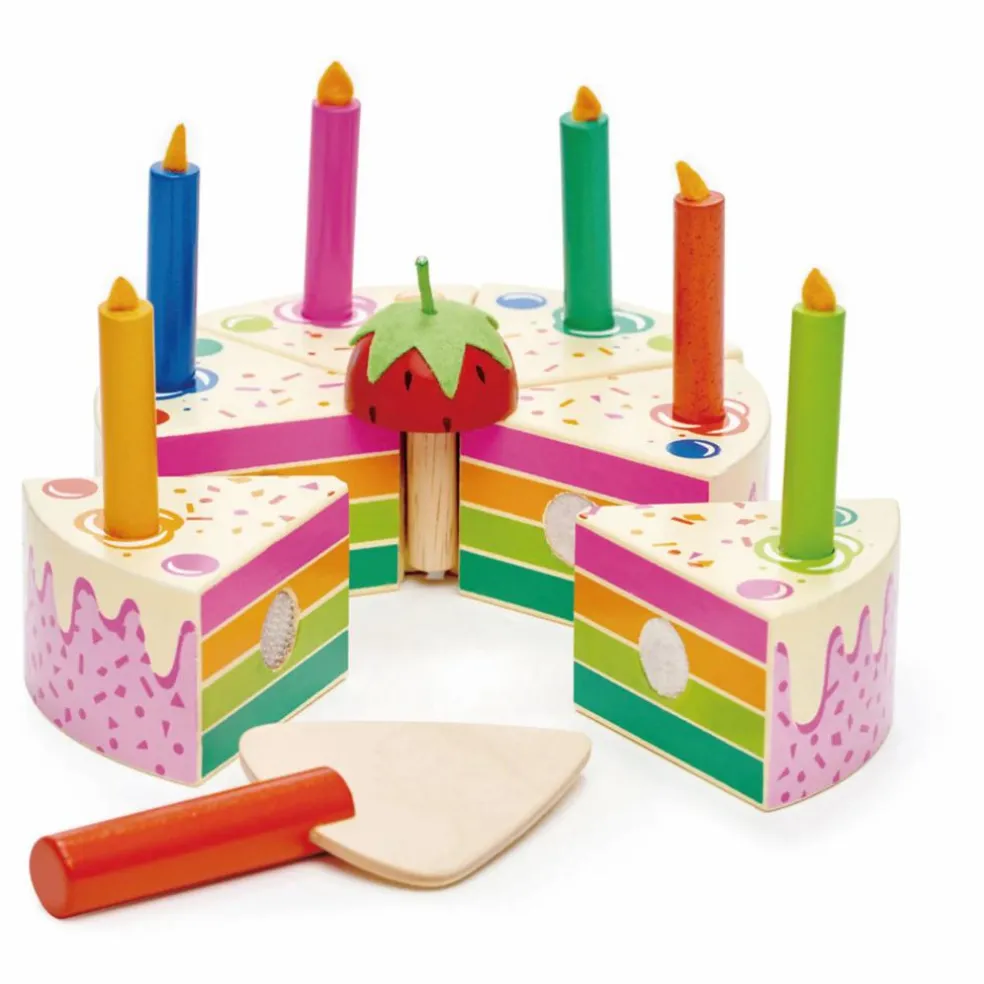 Gâteau d'anniversaire arc-en-ciel en bois