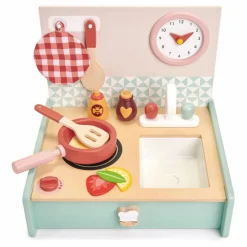 Kitchenette et ses accessoires en bois