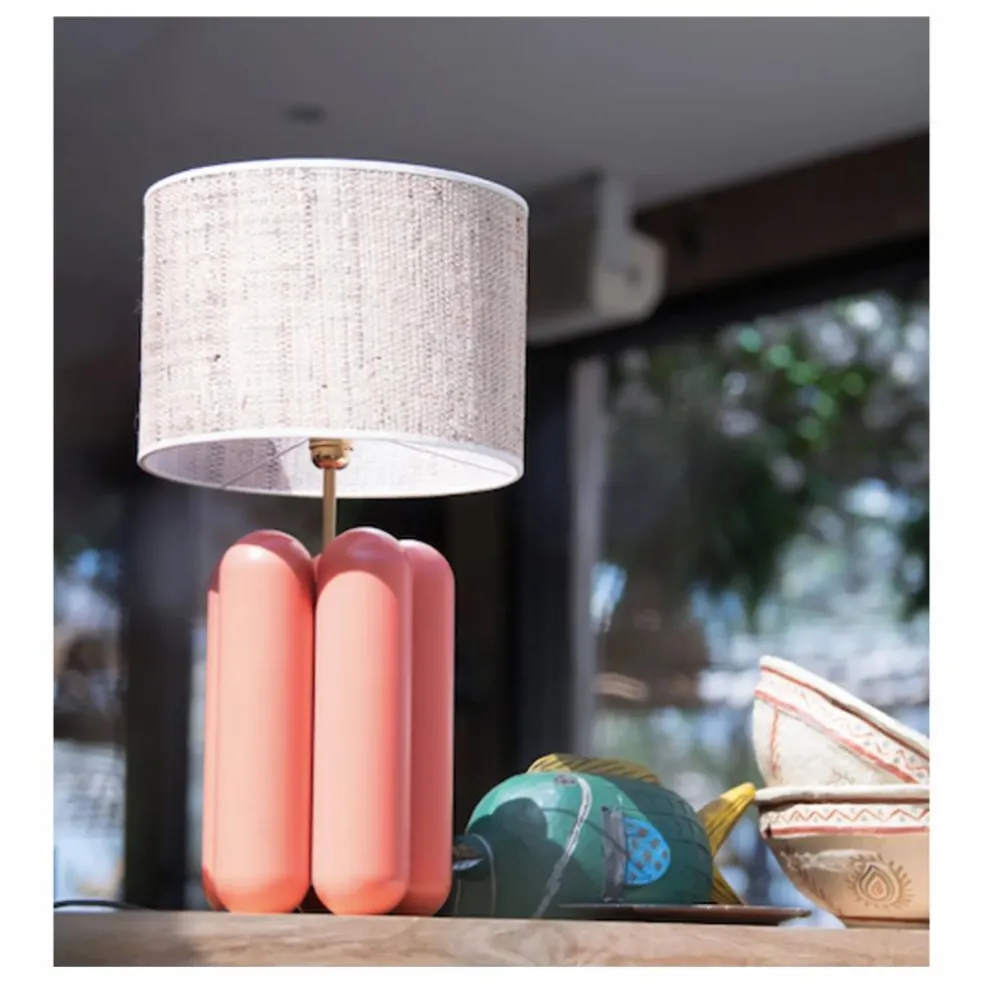 Lampe à poser abat-jour en raphia Charlotte | Corail