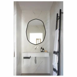 Miroir extra plat biseauté contour noir- forme aléatoire 66x85 | Noir