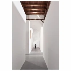 Table d'appoint Shuffle en bois laquée - Mia Hamborg | Gris