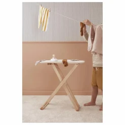 Table et fer à repasser