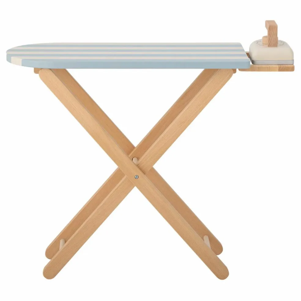 Table et fer à repasser