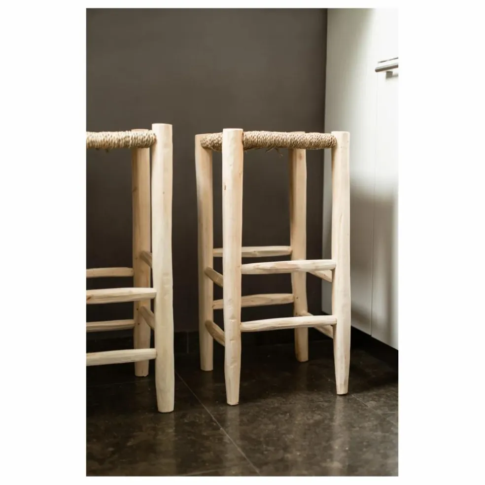 Tabouret de bar en bois brut et palme